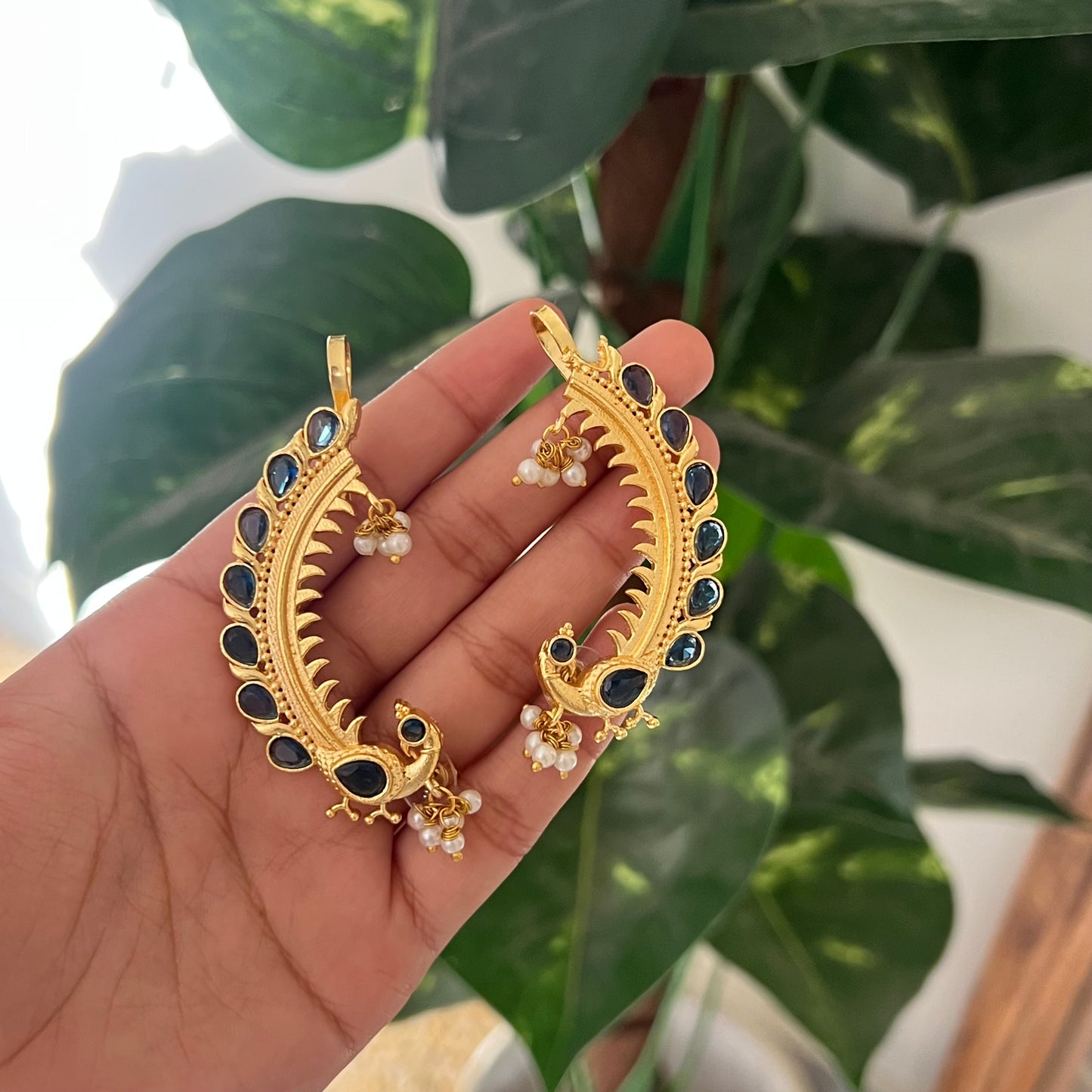 Mor Chaand Earcuff