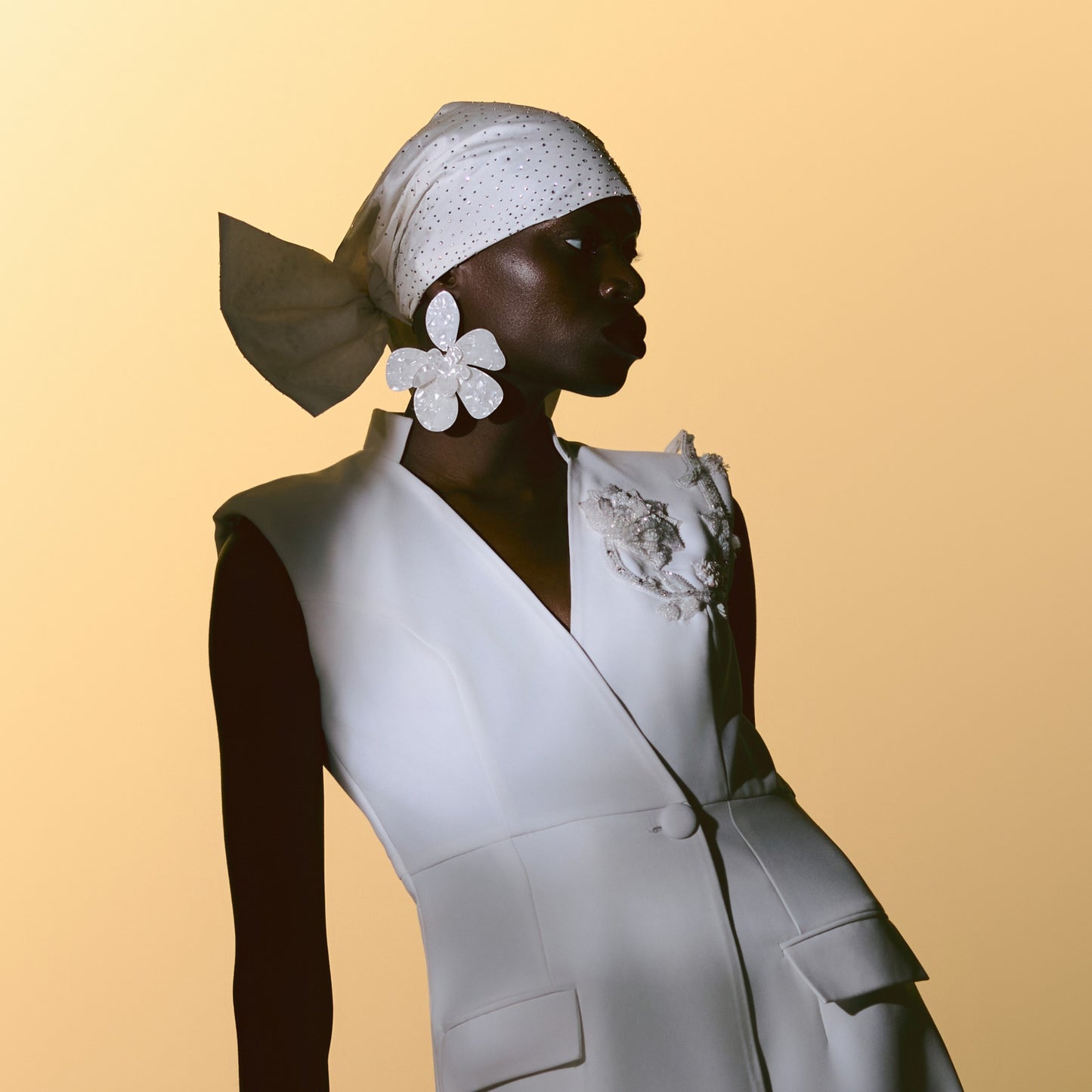 Zeina White Flower Acrylic Earrings