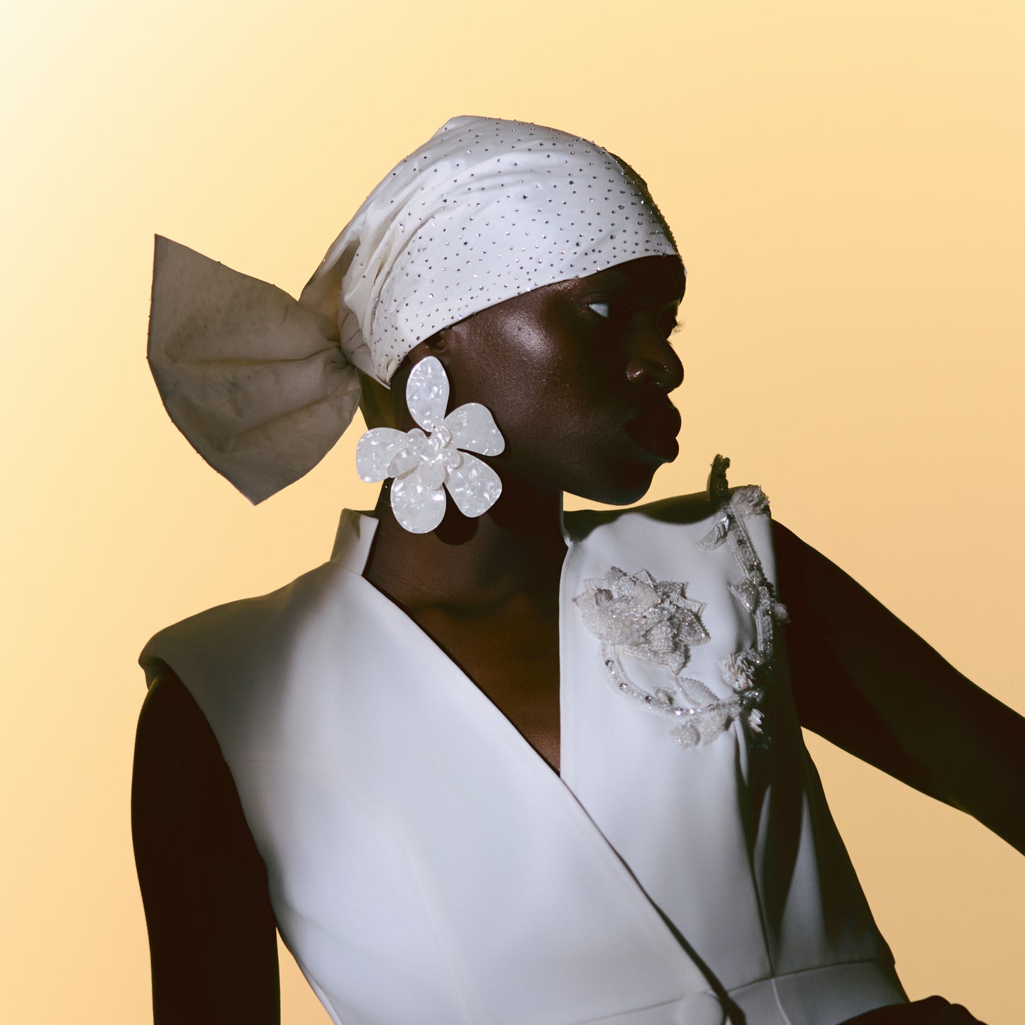 Zeina White Flower Acrylic Earrings