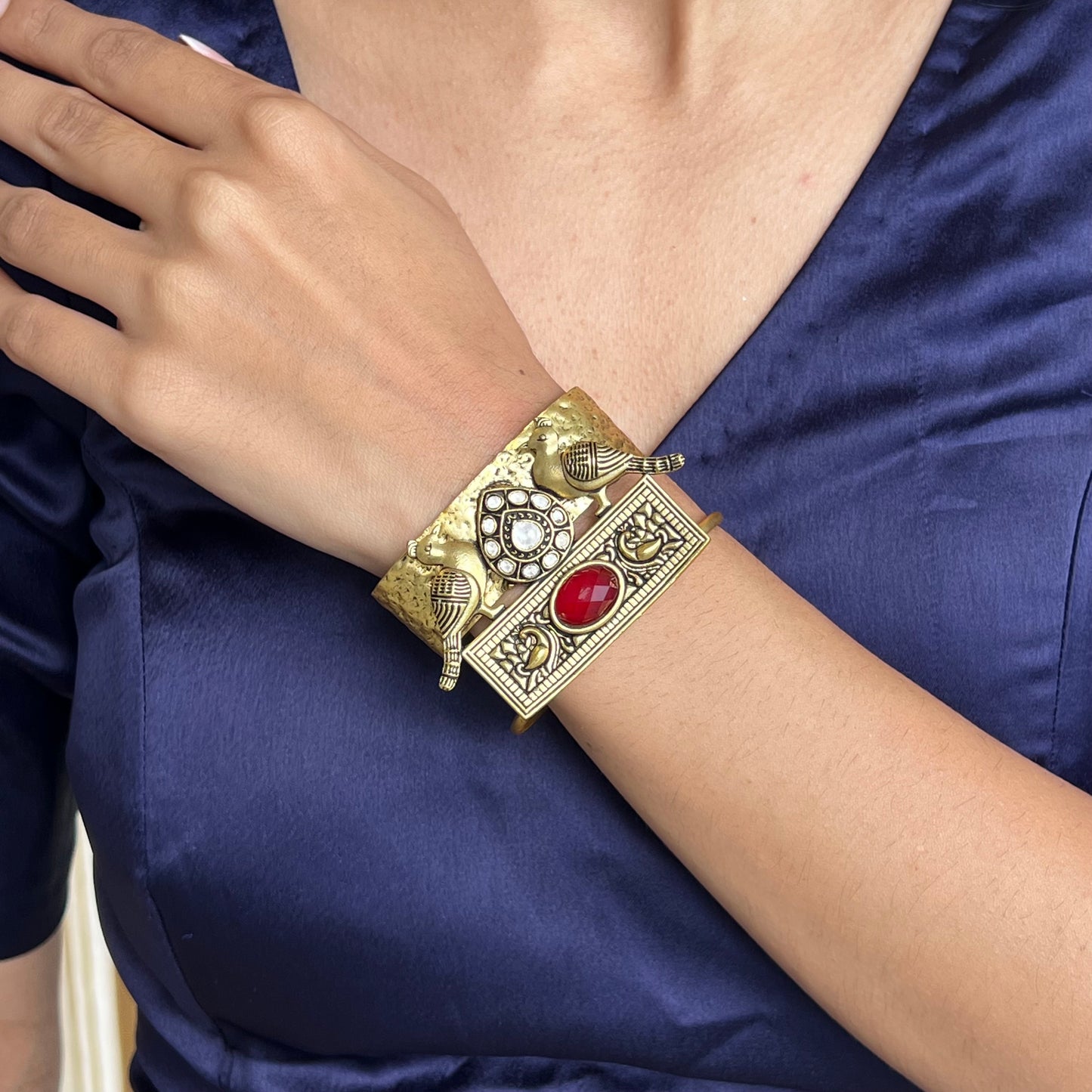 Saanvi Kundan HandCuff