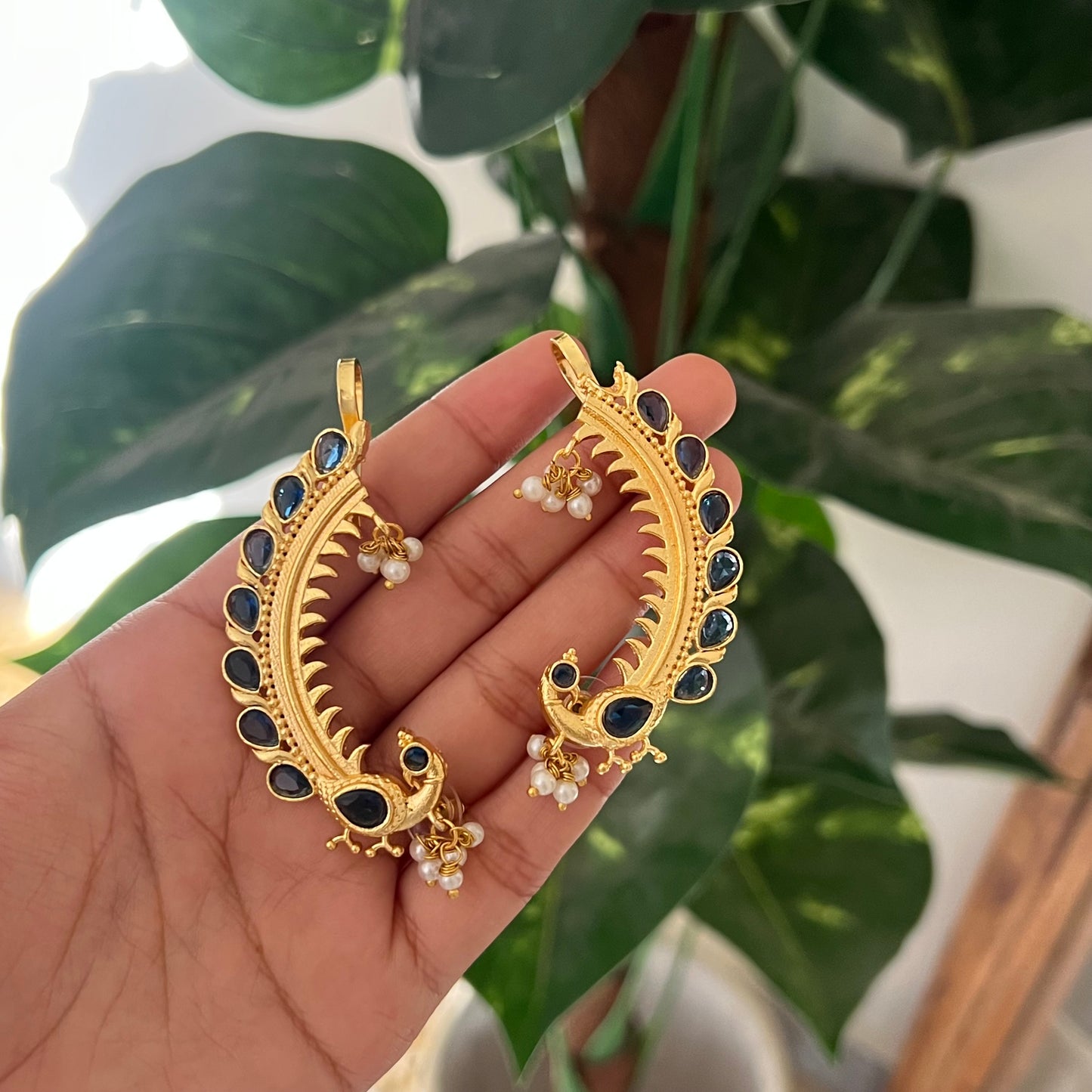 Mor Chaand Earcuff
