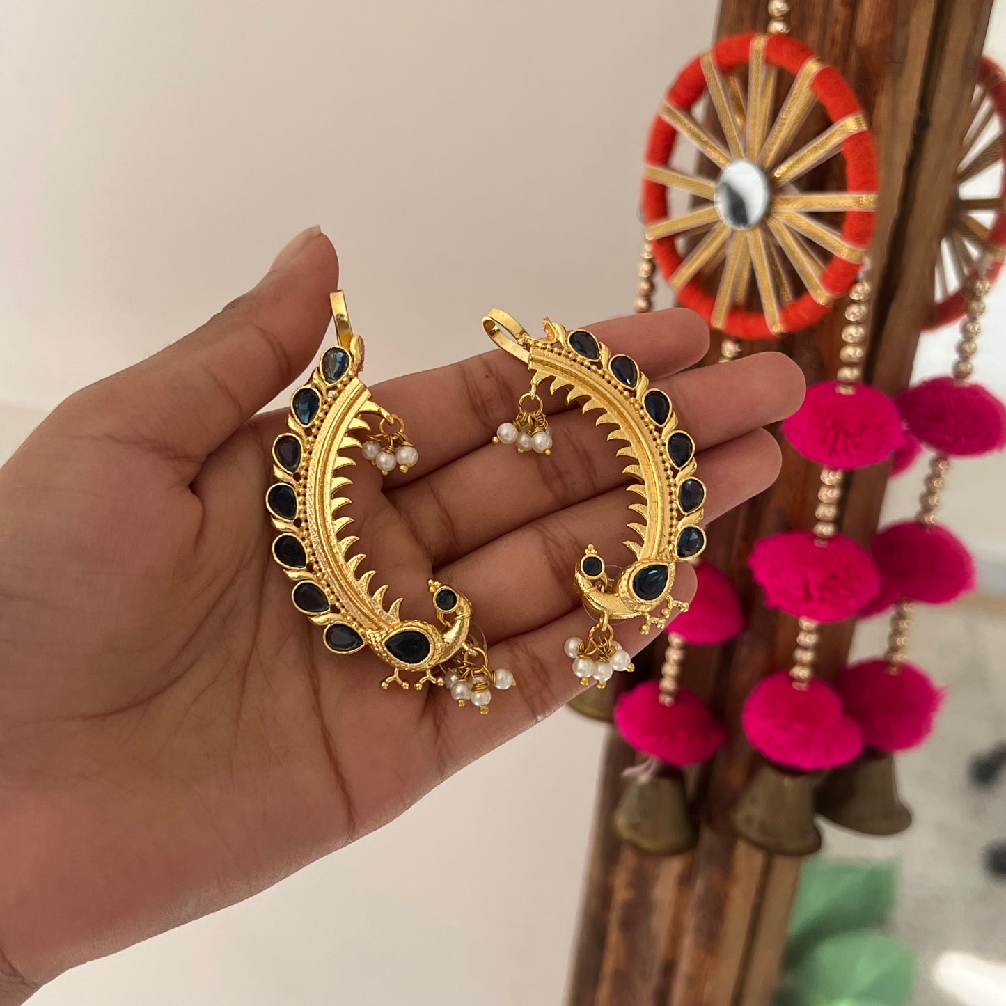 Mor Chaand Earcuff