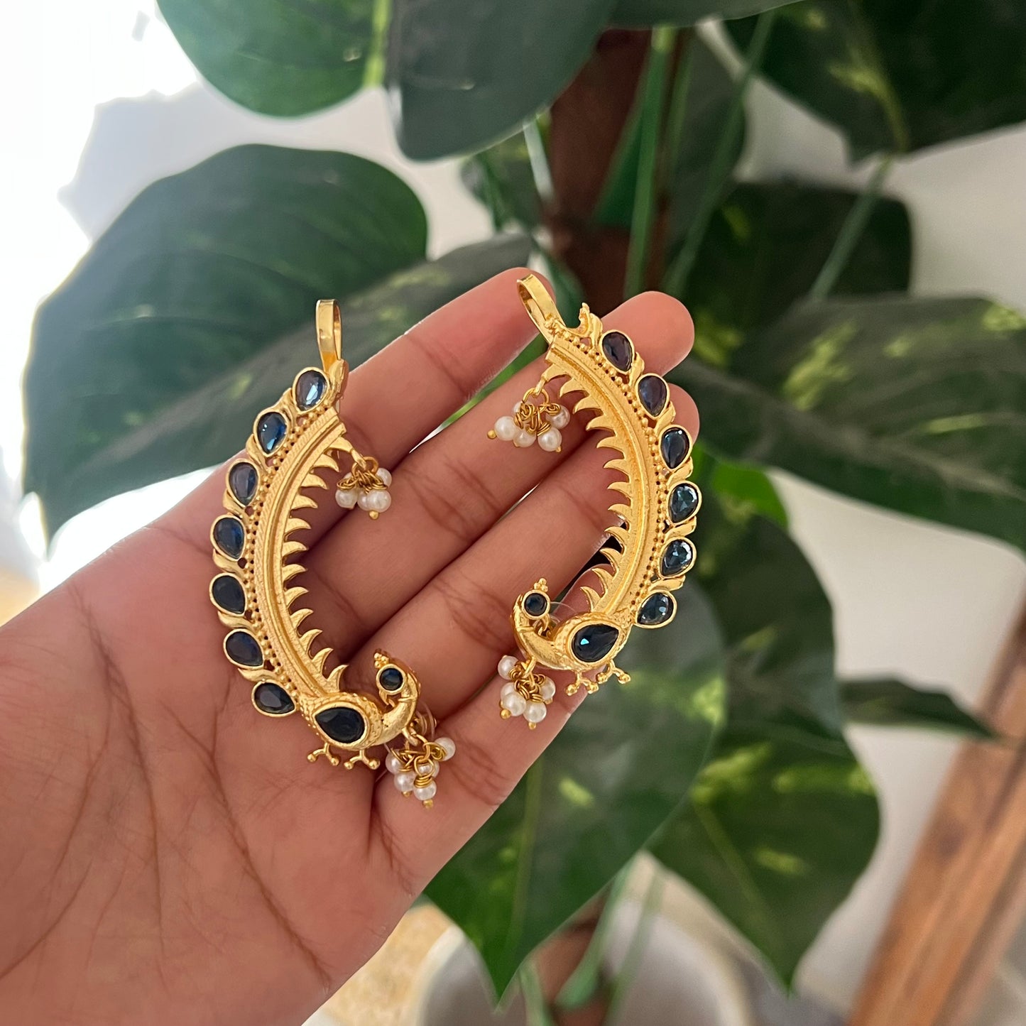 Mor Chaand Earcuff