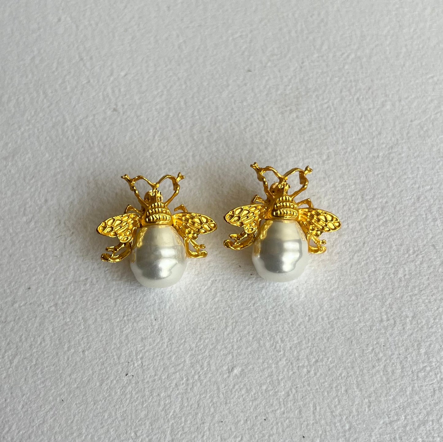 Little Bee Pearl Metal Earring