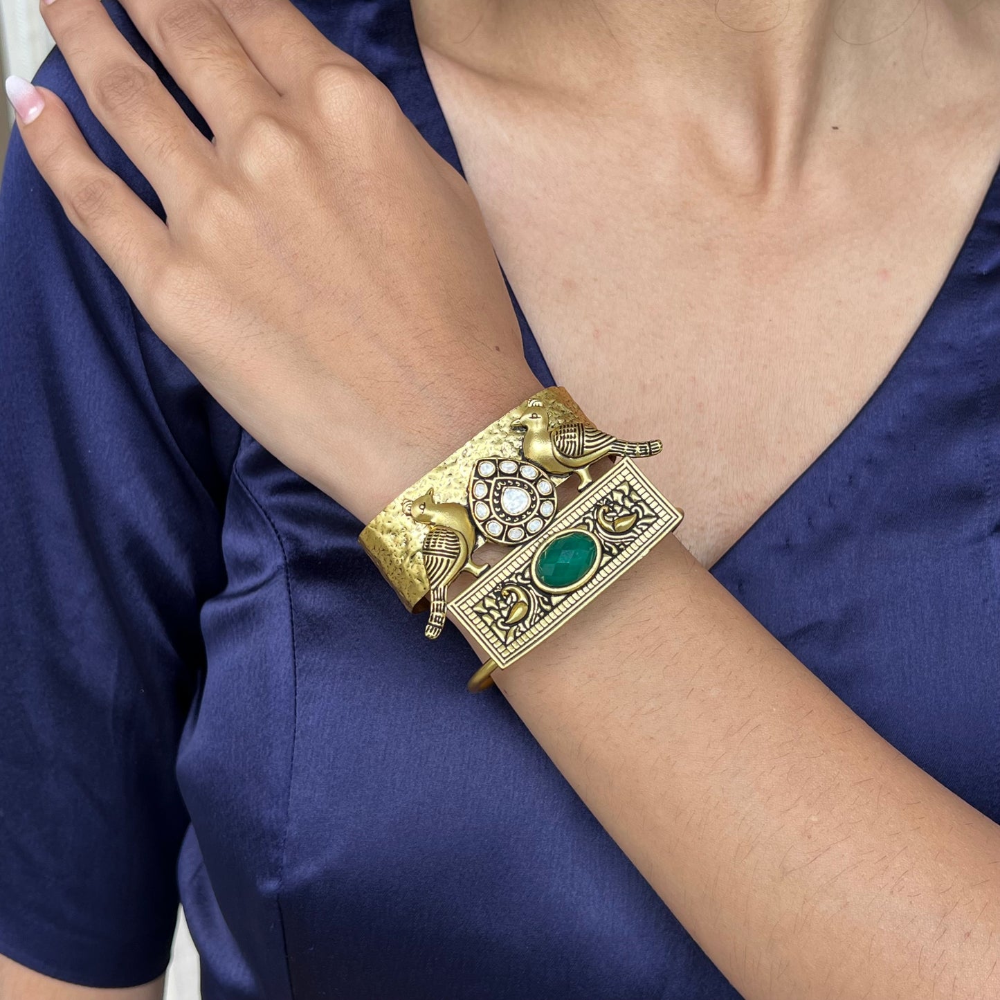 Saanvi Kundan HandCuff