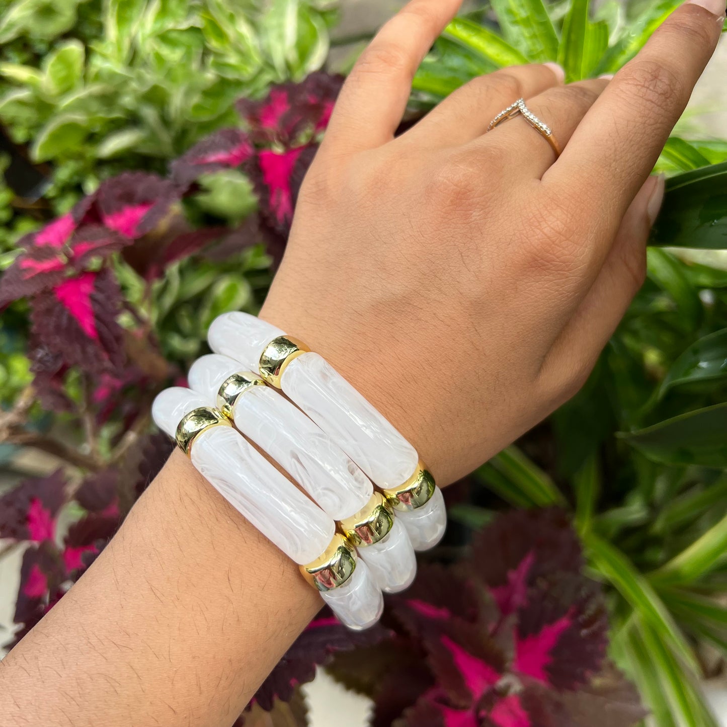 White Retro Acrylic Bracelet