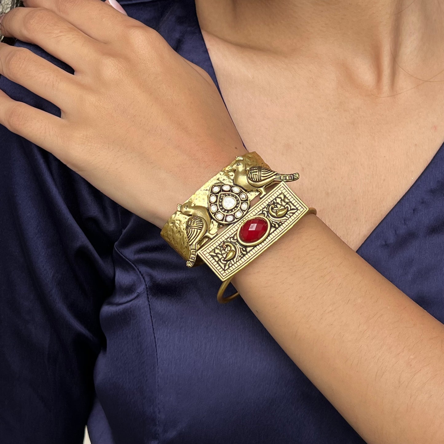 Saanvi Kundan HandCuff