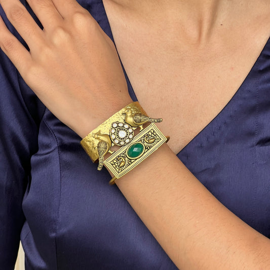 Saanvi Kundan HandCuff