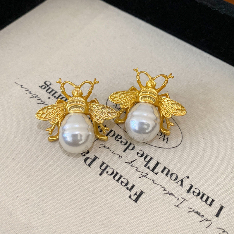 Little Bee Pearl Metal Earring