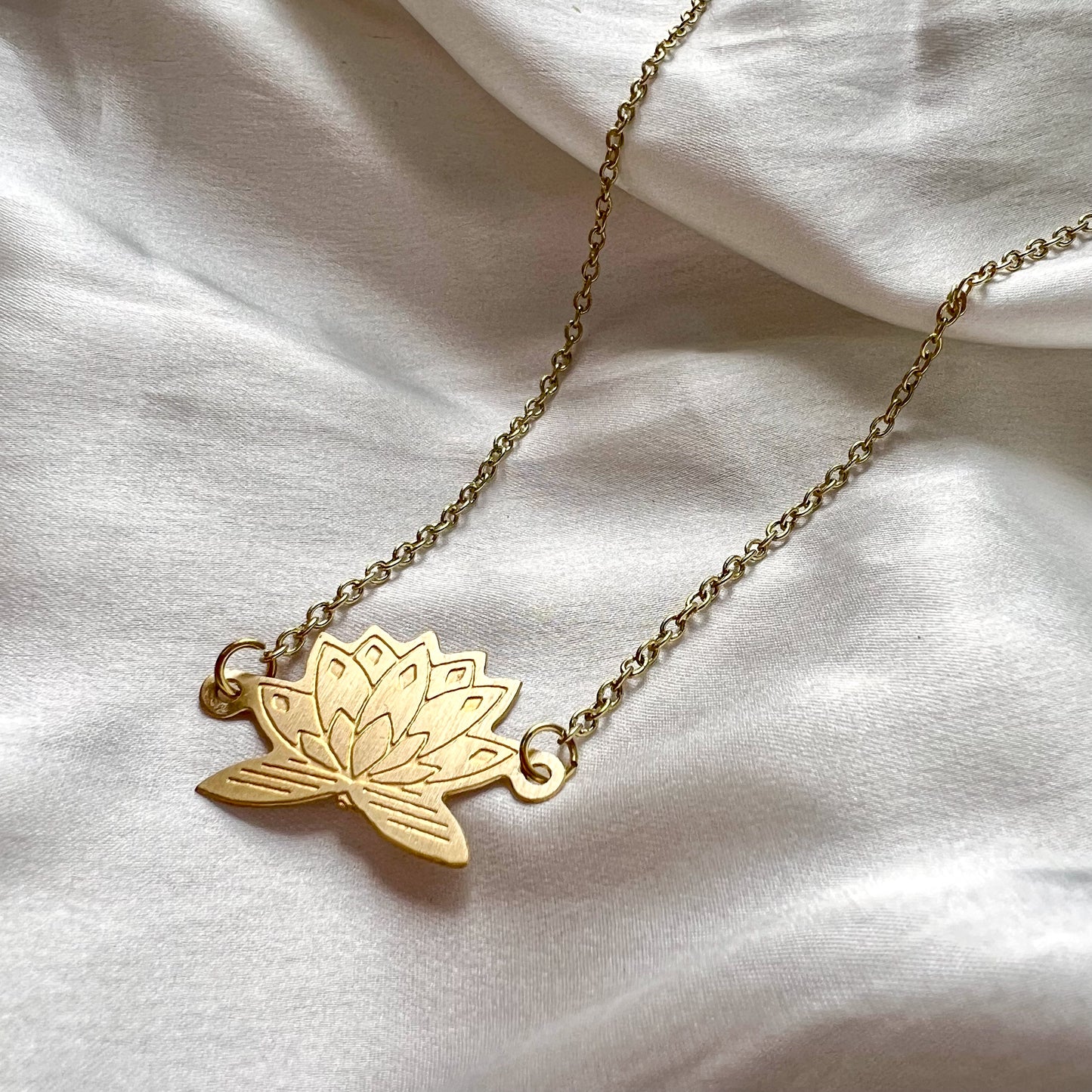 Kamal Neckpiece