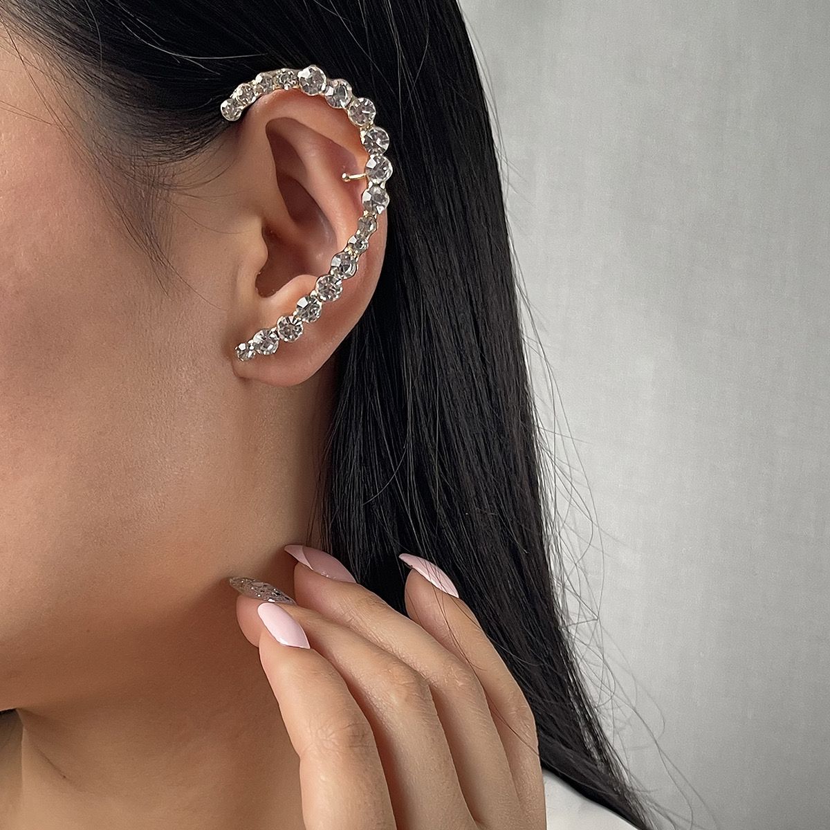 Model Off-Duty Ear Cuff