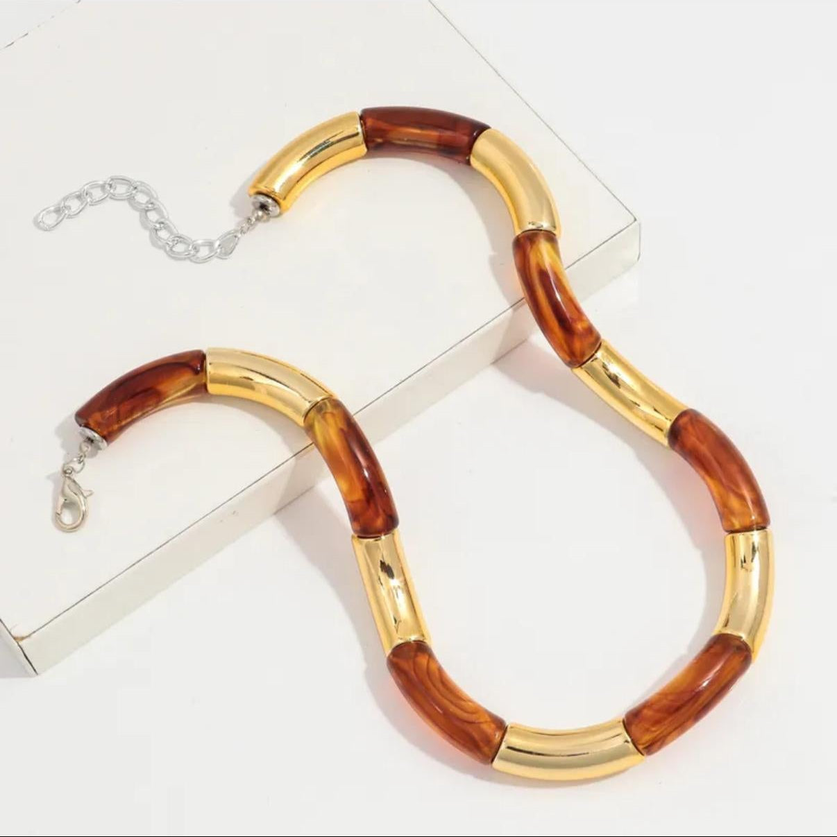 Metal Pop Acrylic and Alloy Neckpiece