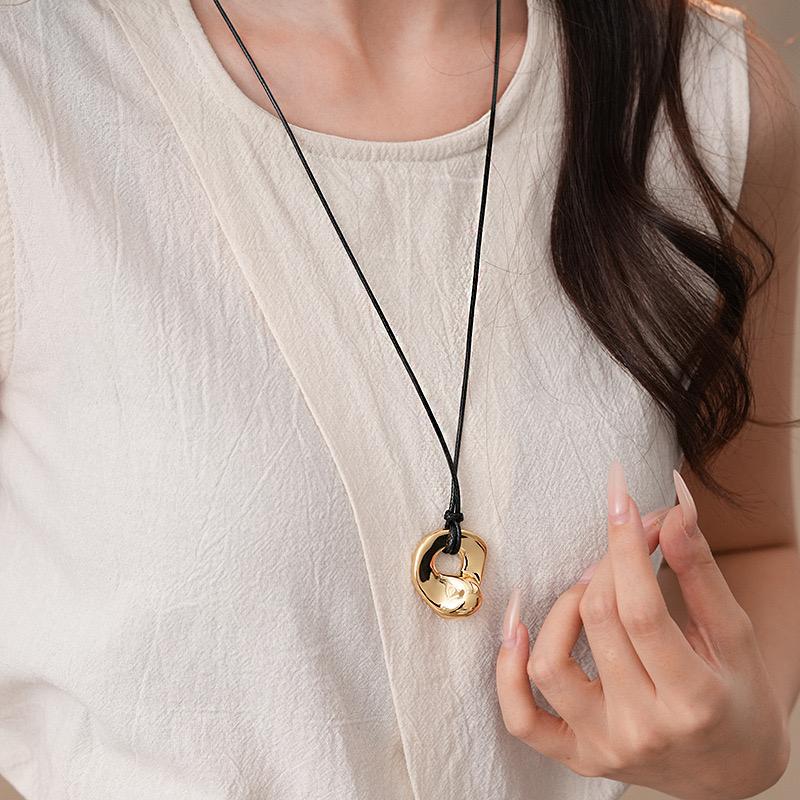 Solara Pendant Rope Necklace