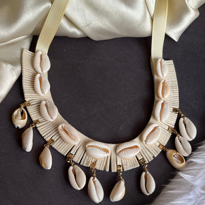 Dariya Shell Neckpiece - White