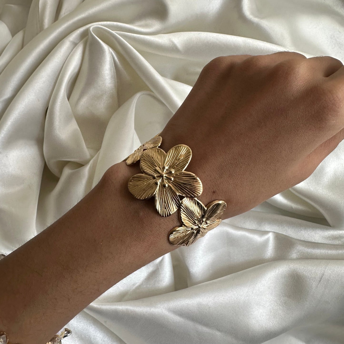 Bloom Floral Adjustable Metal Handcuff