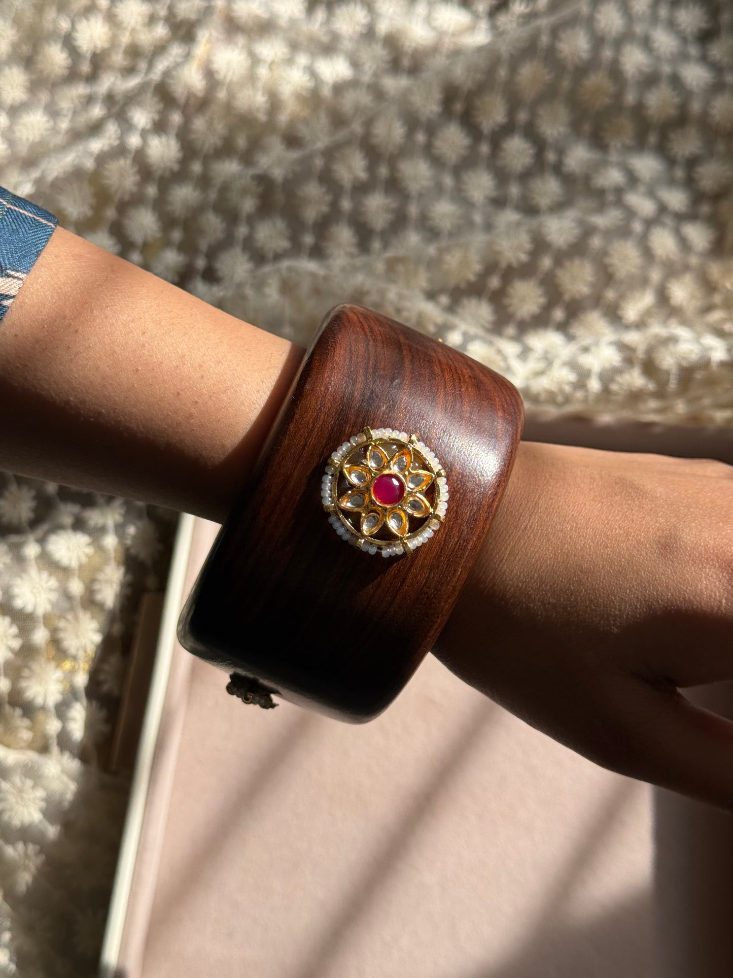 Zameer Kundan Wooden Bangle