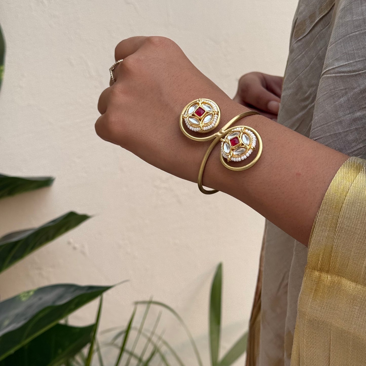 Amara Kundan Handcuff