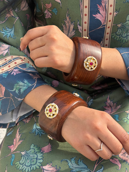 Zameer Kundan Wooden Bangle