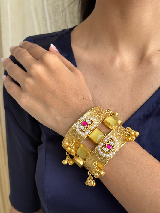 Dilruba Kundan Brass Kada