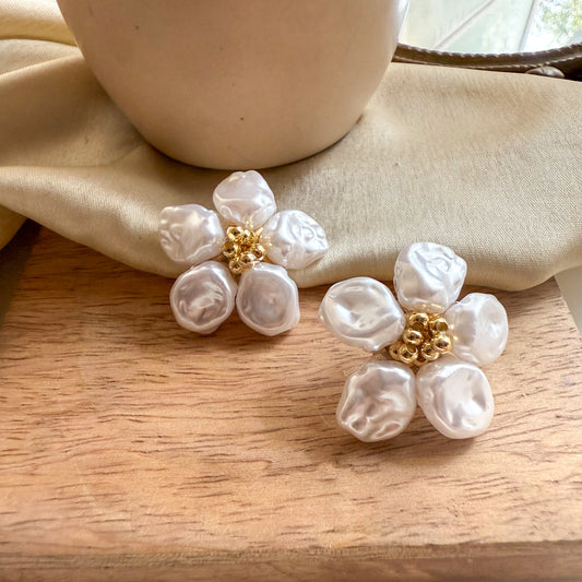 Daisy pearl Earrings