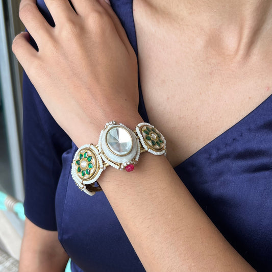 Ishq Kundan Handcuff