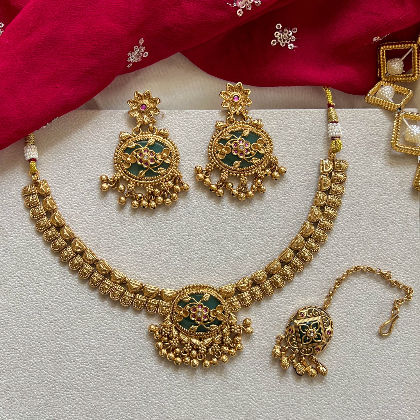 Meher Guldaan Antique Set