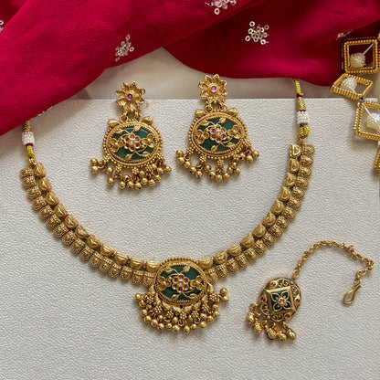 Meher Guldaan Antique Set
