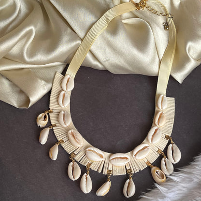 Dariya Shell Neckpiece - White