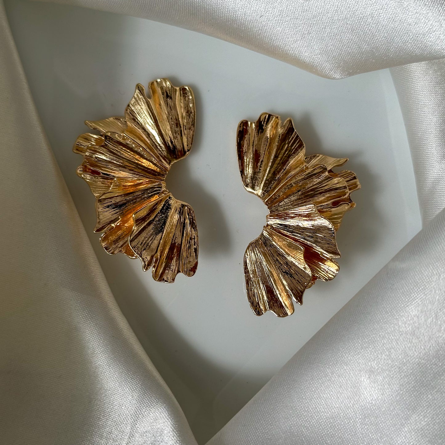 Kim Classic Vintage Gold Earrings