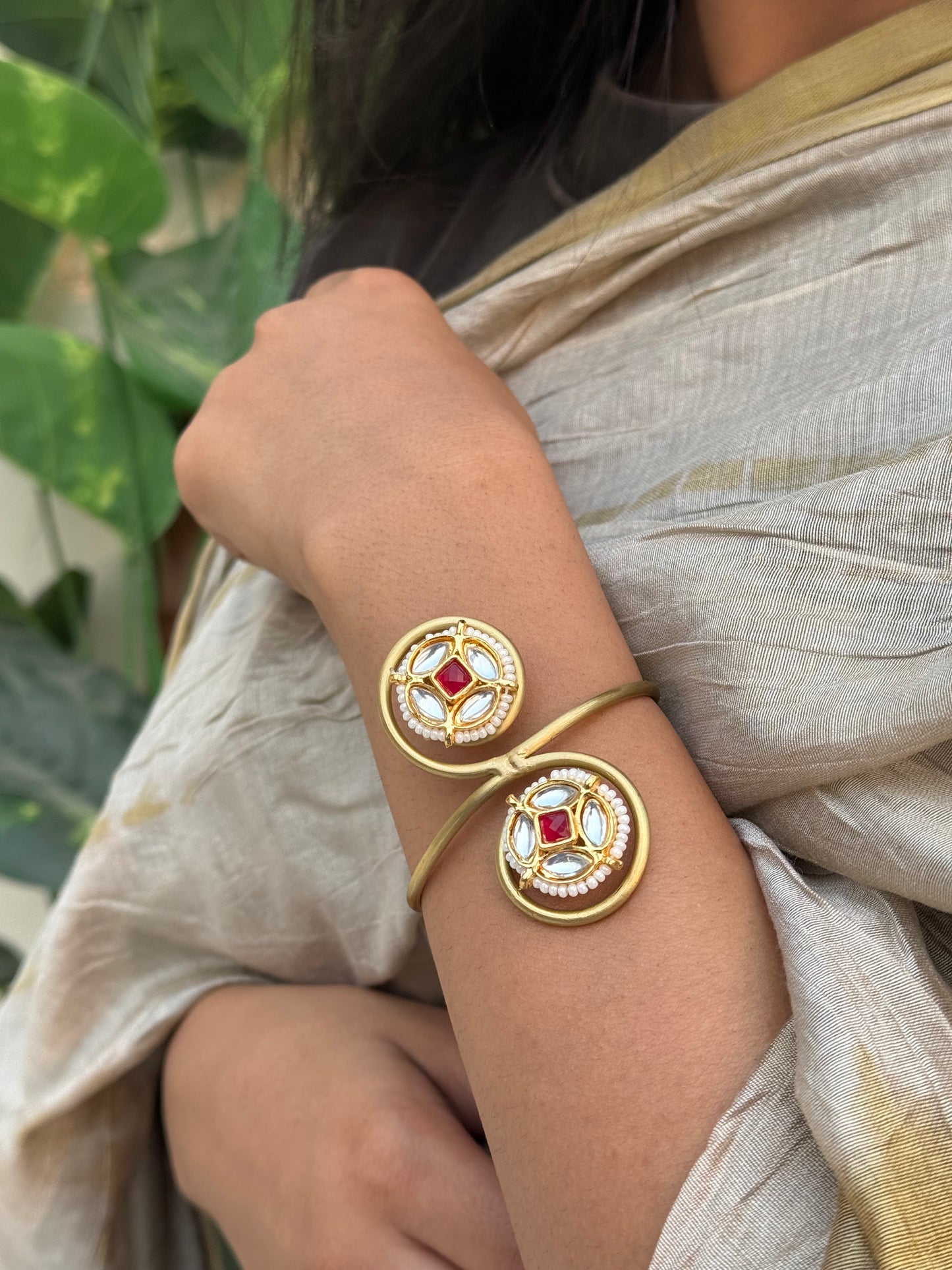 Amara Kundan Handcuff