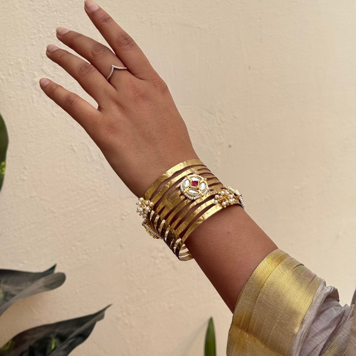 Izara Kundan Handcuff