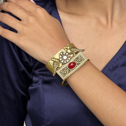 Saanvi Kundan HandCuff