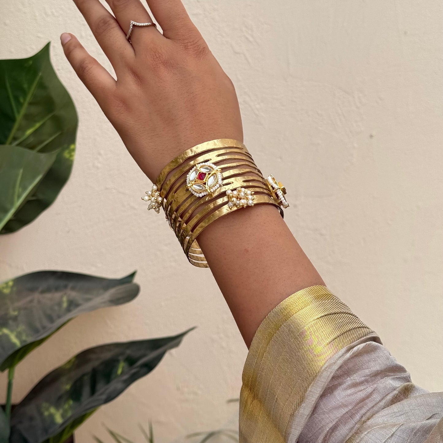 Izara Kundan Handcuff