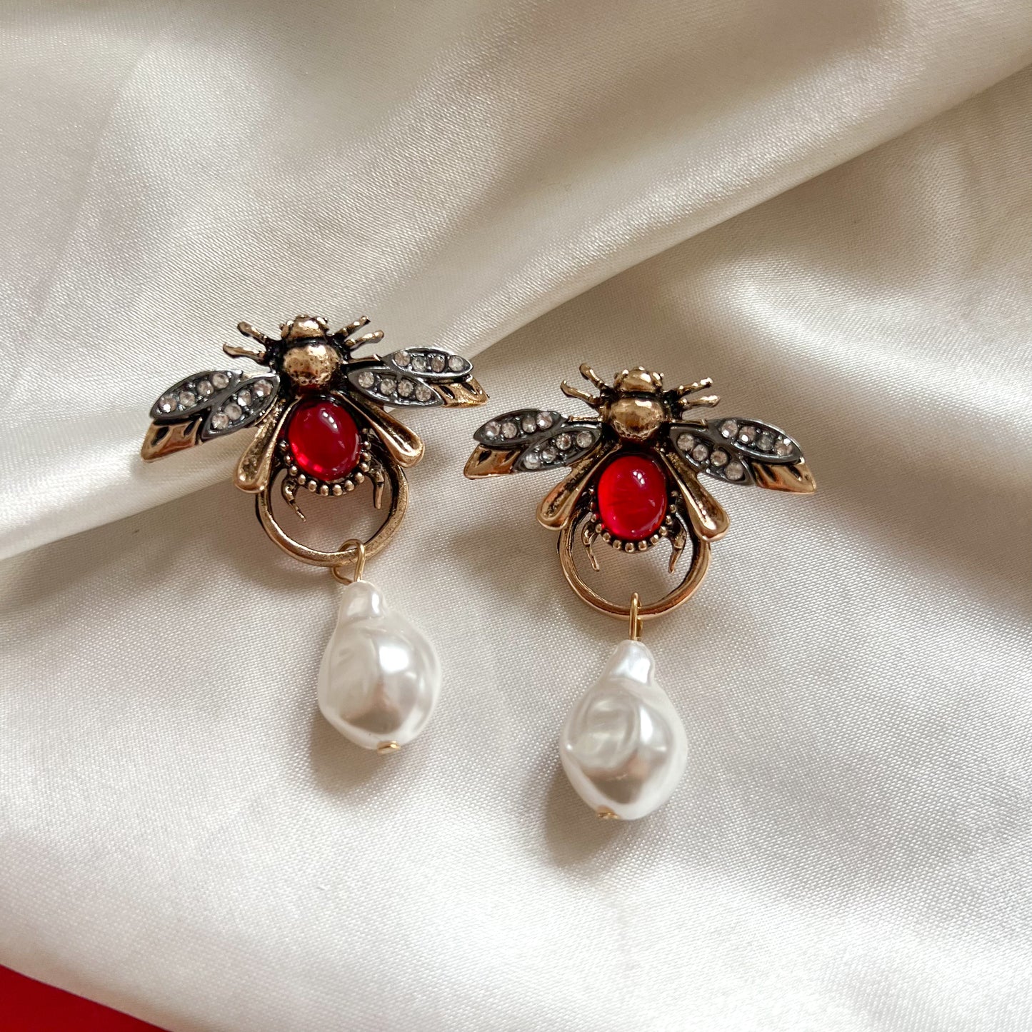 Bee and Faux Pearl Drop Metal Earring