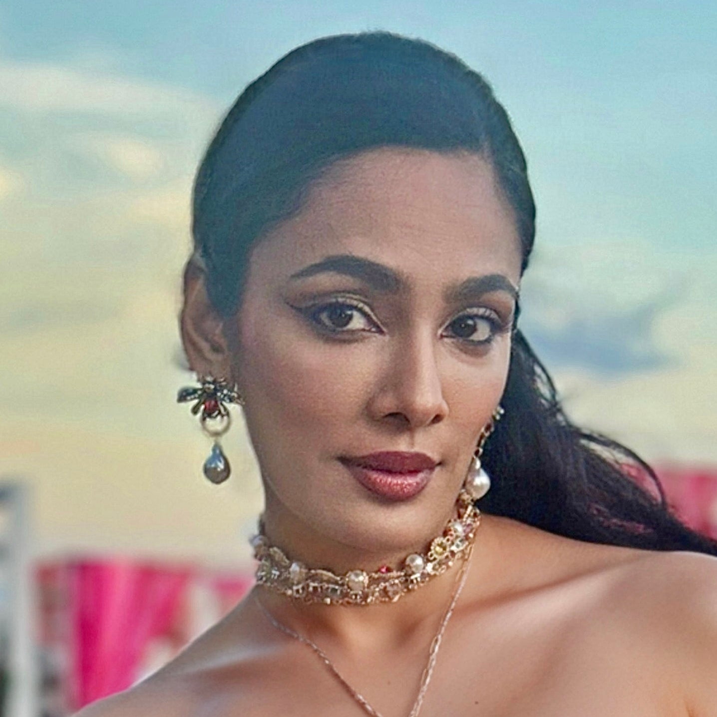 Bee and Faux Pearl Drop Metal Earring