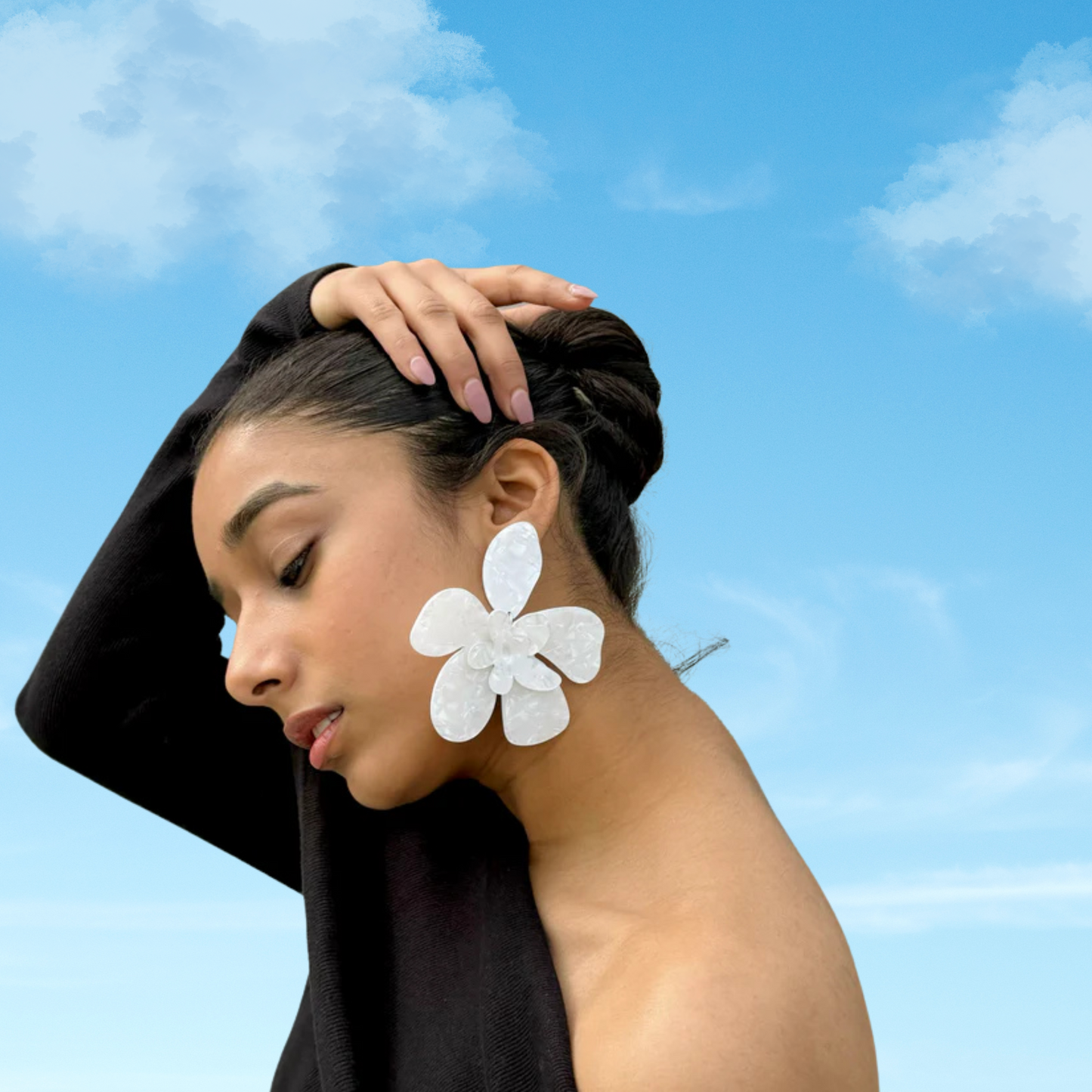 Zeina White Flower Acrylic Earrings