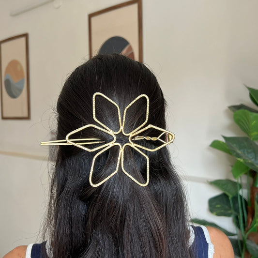 Floral Twist Brass Hairpin