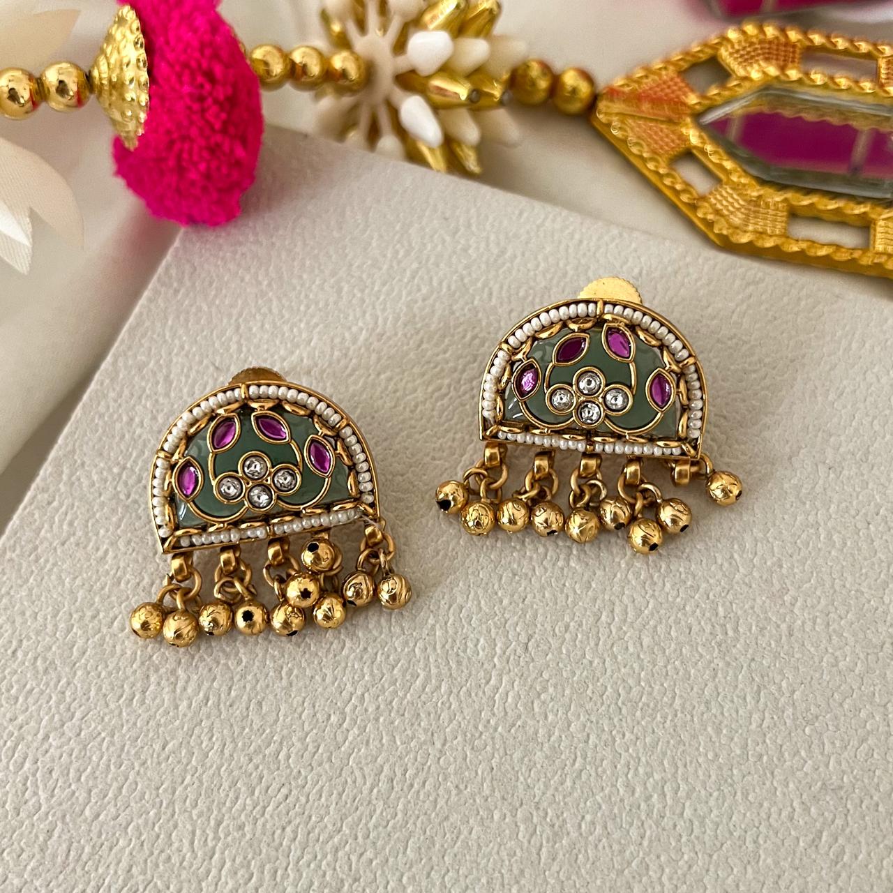 Aarini Mini Chand Earrings